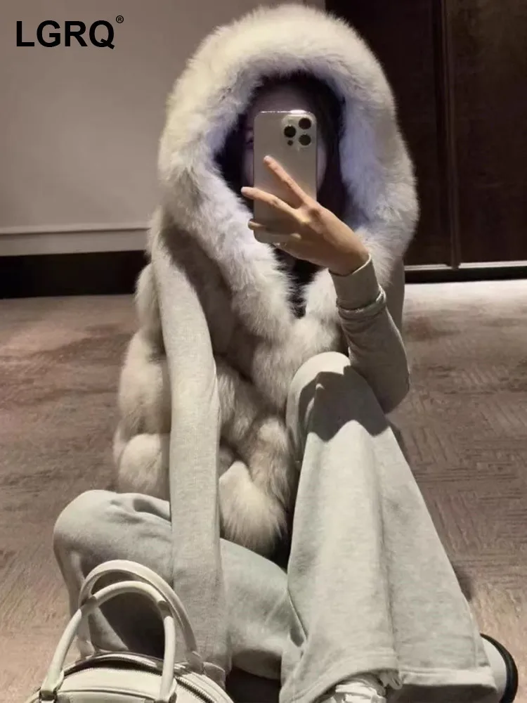 LGRQ Causal Faux Fur Spliced Hooded V Neck Covered Button Loose Warm Solid Color Women's Vest 2024 Winter New Fashion 19D13