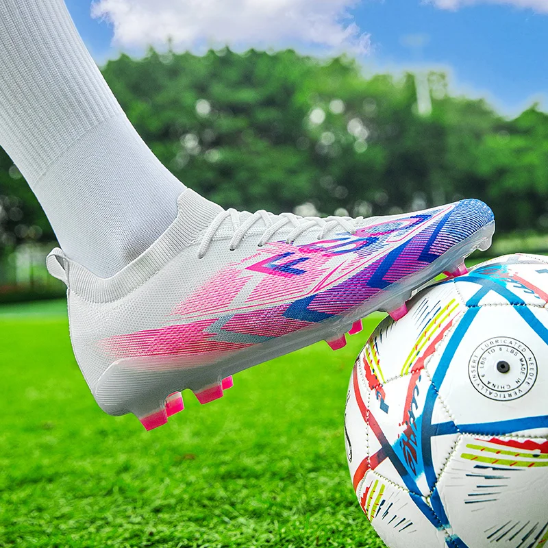 

New Summer Breathable Comfortable Lightweight Breathable Soccer Shoes Spikes Training Soccer Shoes Couple Very Good