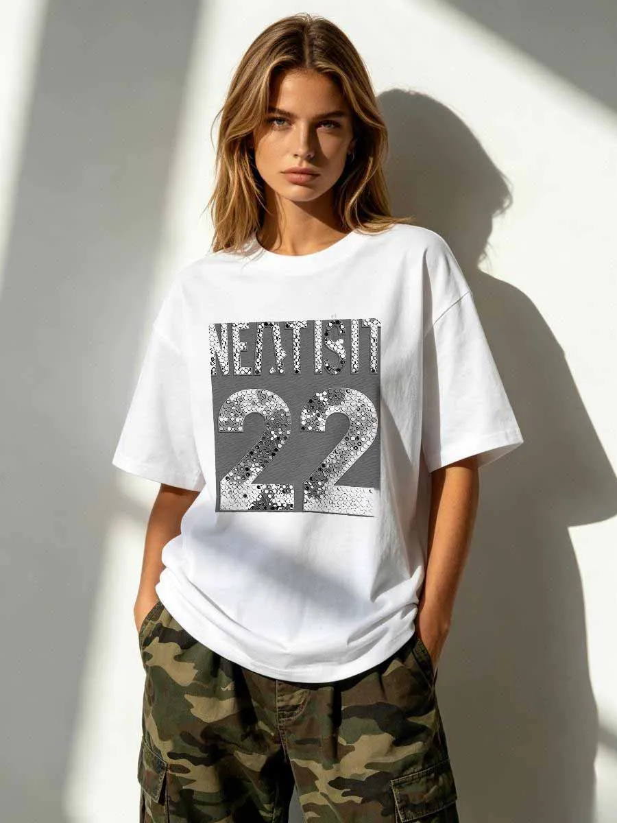 T-shirt respirant et confortable pour le sport et les loisirs, idéal comme cadeau, don, ou aide humanitaire.