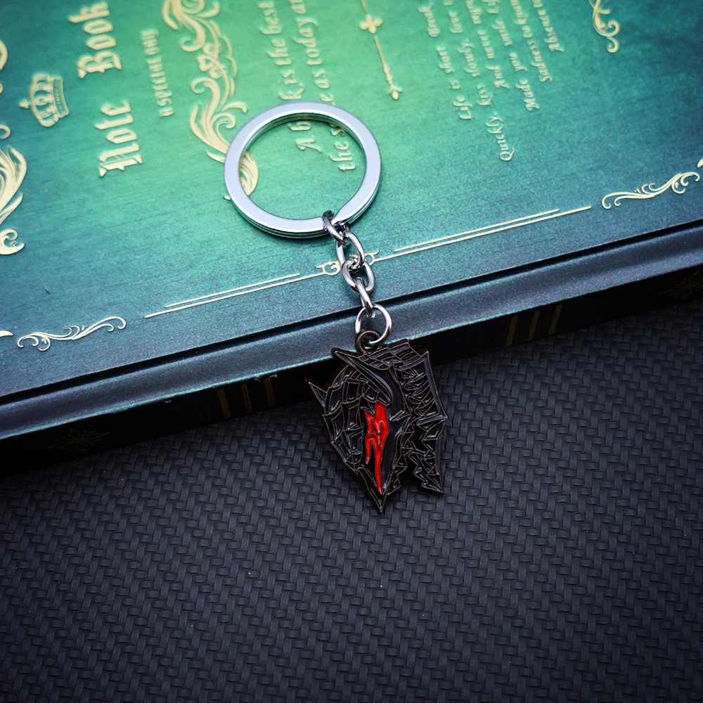 Logo ile karikatür anahtarlık Guts kask kolye Anime çevre birimleri tüm Metal ejderha Slayer kılıç berserberserk aksesuarla zanaat oyuncak