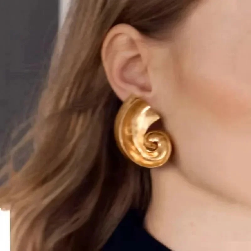 

Vintage Alloy Spiral Half Circle Stud Earrings Golden Geometric C Shape Conch Stud Earrings for Women Beach Party Jewelry Gift