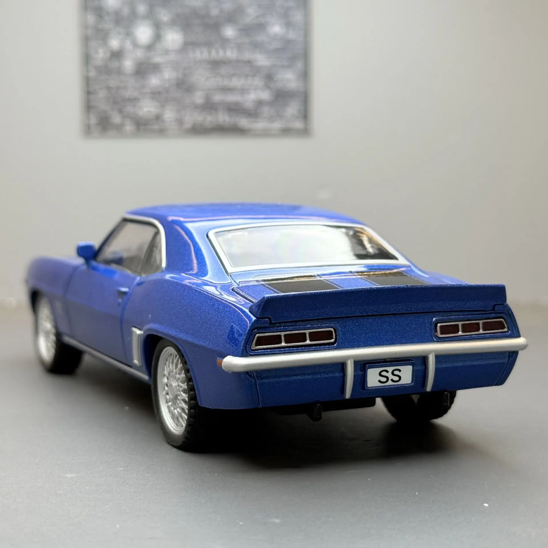 1:32 SS Auto sportiva con suono e luce Tirare indietro Modello di auto giocattolo per bambini Ornamento Modello di auto in lega pressofusa da collezione