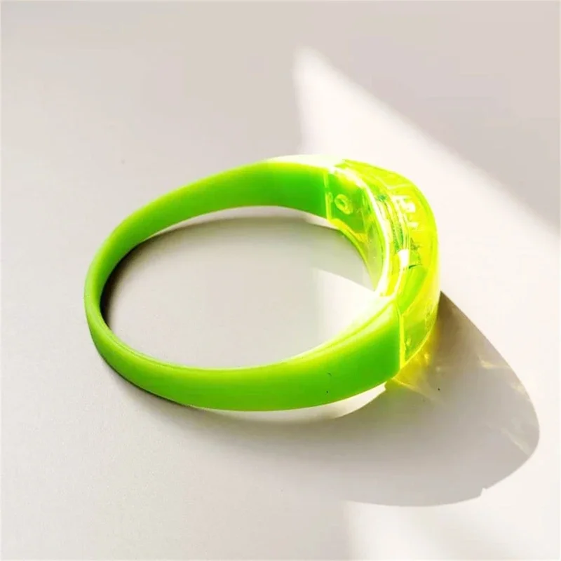 6 stks LED Spraakgestuurde Geluidscontrole Armbanden Siliconen Knipperende Stem Bangle Polsband voor Nachtclub Disco Party Bar Concert
