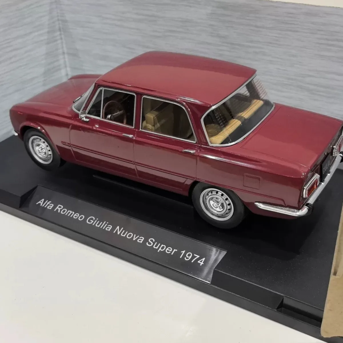 Mcg 1:18 Alfa Romeo Giulia Nuova Super 1974 Diecast Model Car
