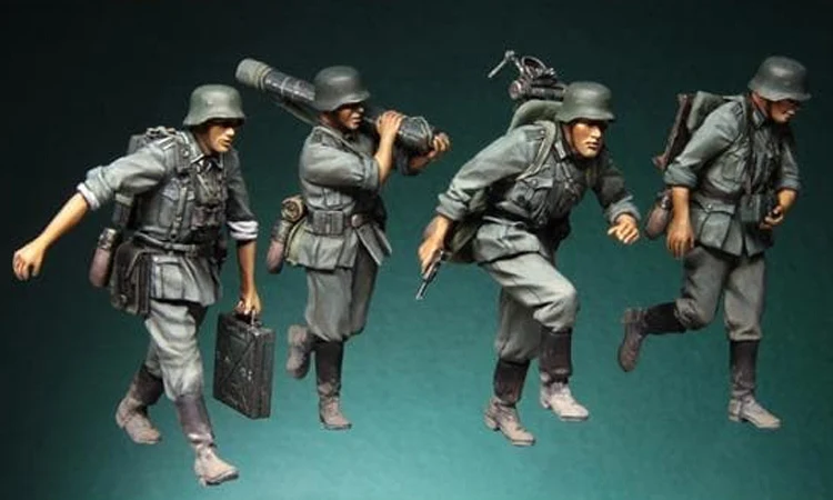 

1:35 Ratio Die-cast Resin 4 Soldiers Of The