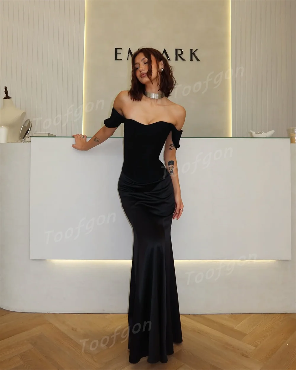 فساتين سهرة سعودية أنيقة من Toofgon من الساتان المخملي حورية البحر للنساء فستان حفلة موسيقية مخصص 2025 بدون أكتاف فستان رسمي للحفلات