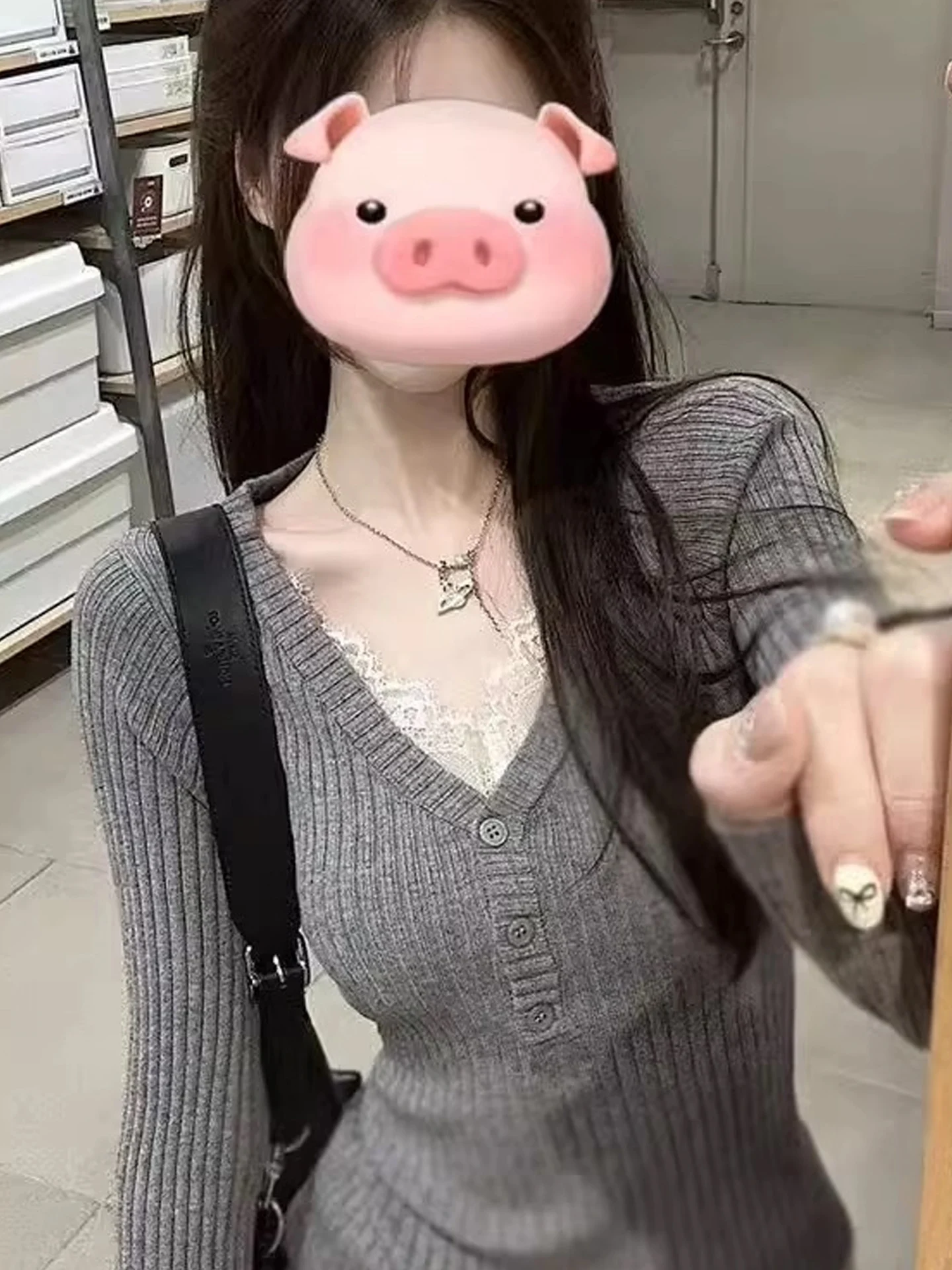 

Женский трикотажный свитер с V-образным вырезом, облегающий, с кружевной отделкой, для осени и зимы, для ношения под одеждой, милый и стильный.