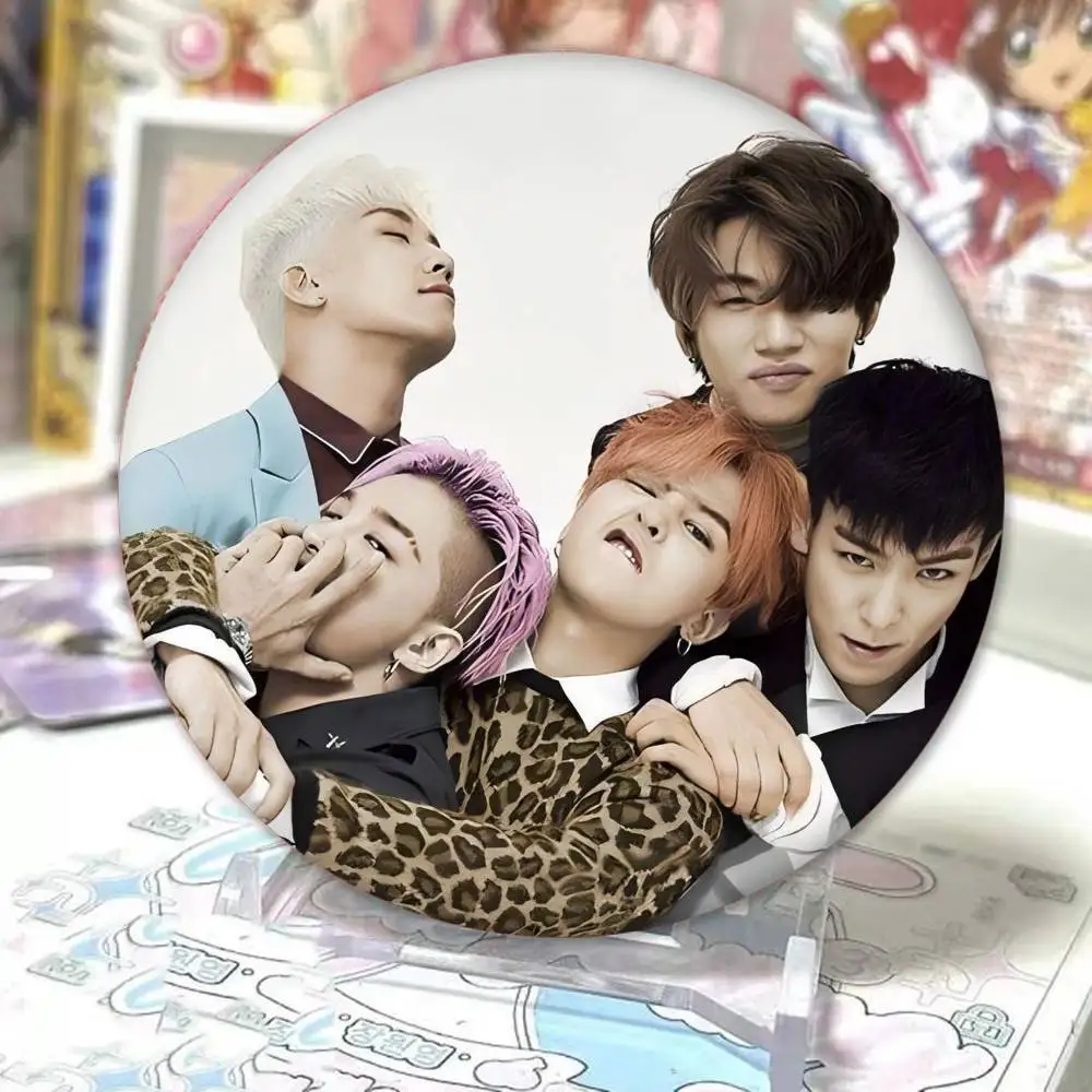 K-Pop Group BIGBANG شارات دبابيس كرتونية دبابيس مصنوعة يدويًا لحقيبة الظهر مجوهرات اكسسوارات شارة الهدايا