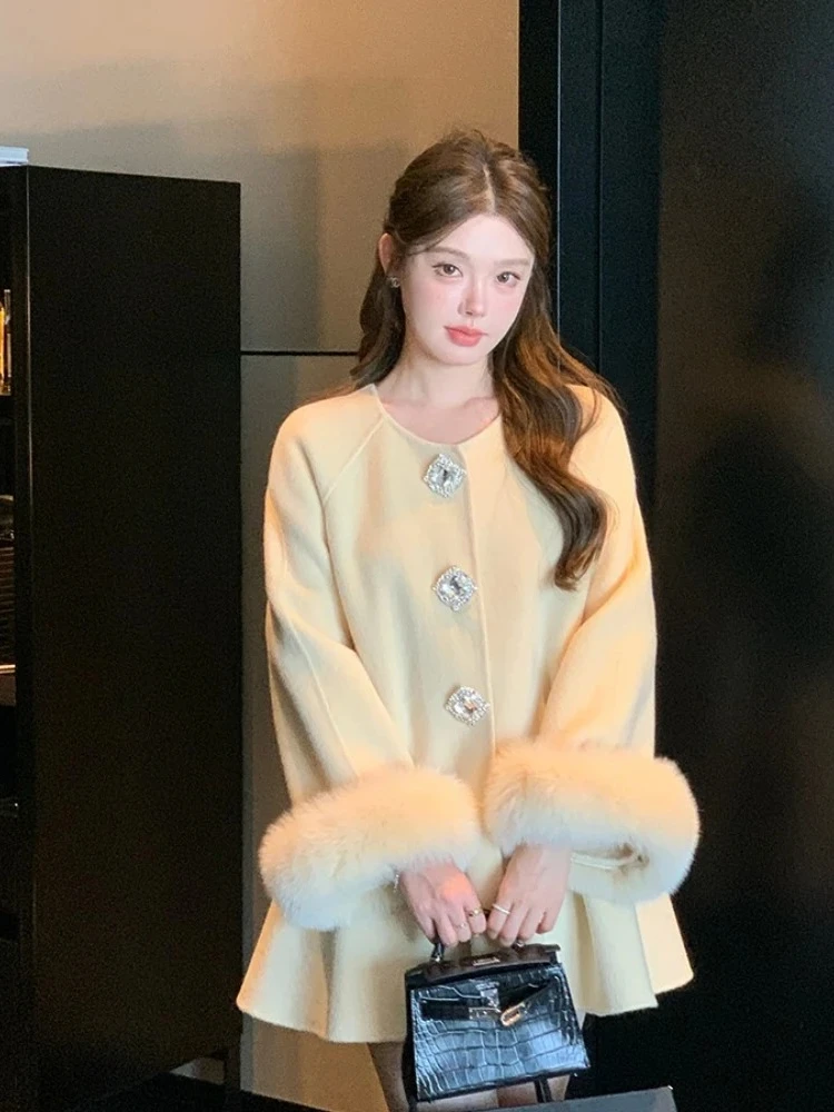 Jaket Wol Kasmir Hangat Wanita Musim Gugur Musim Dingin Baru, Mantel Wol Bulu Rubah Asli Kancing Berhias Berlian Imitasi Panjang Sedang untuk Wanita