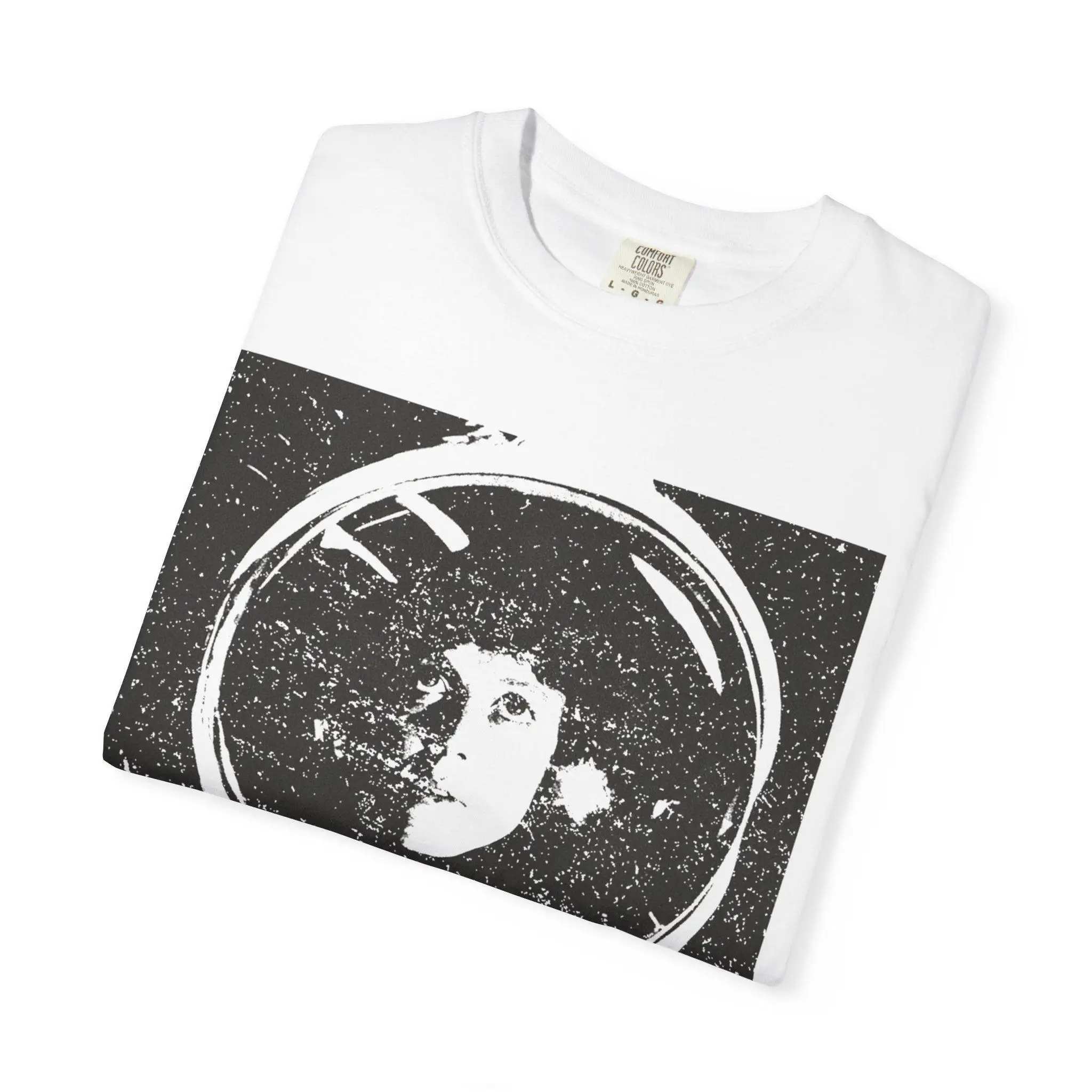 Alien 1979 Movie T-Shirt: Retro Sci-Fi Comfort Colors Tee Classic Oversized Print T-Shirt