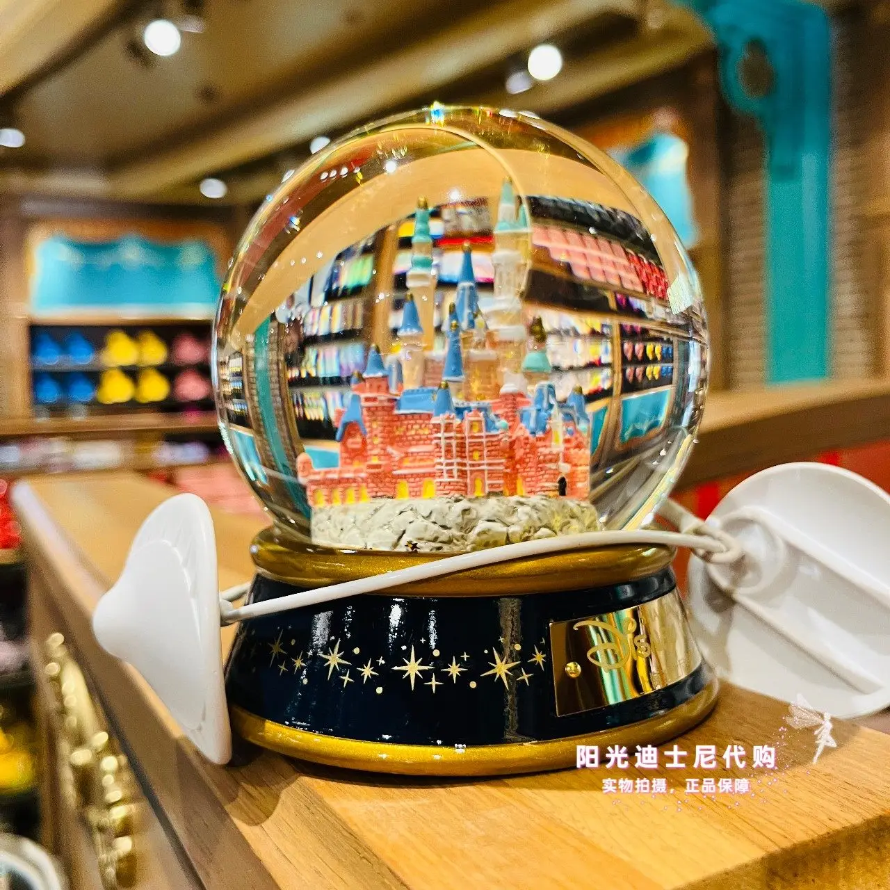 Shanghai Disney Castle Crystal Ball High Quality Room Desk Ornaments Cute Cartoon With Sequins Shiny Birthday Christmas Gift
