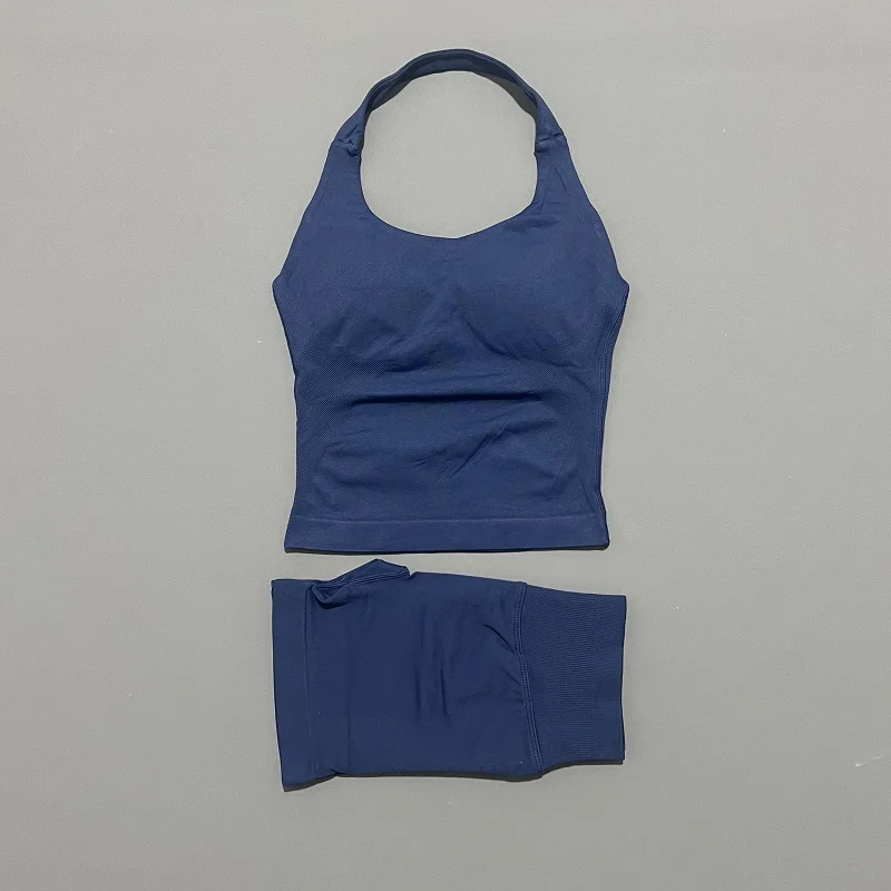 

Комплект для йоги из 2 предметов: топ-халтер без спинки и бесшовные шорты с высокой талией. Женский спортивный костюм для фитнеса и тренировок.