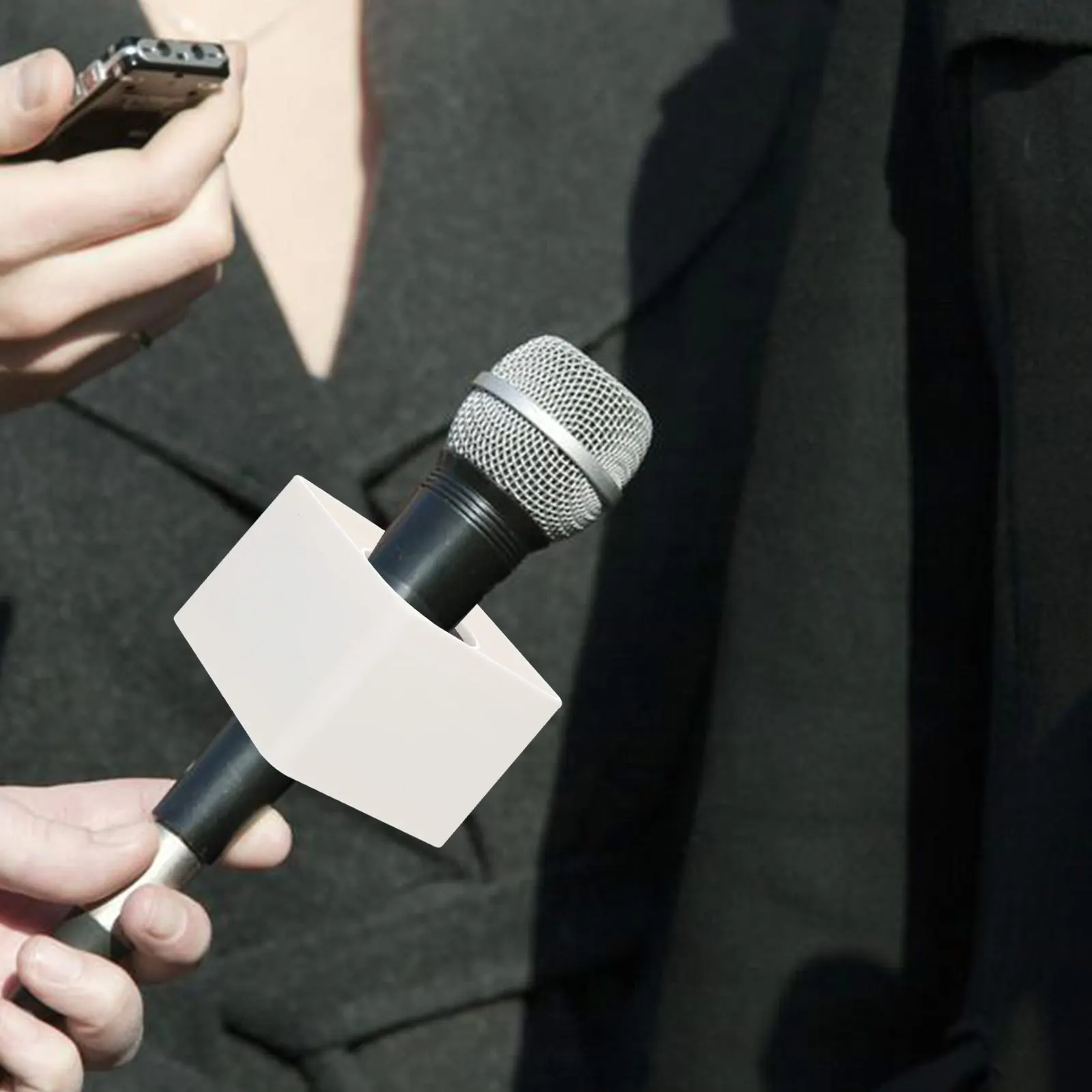 

2pcs Square For Reporters Mic Flag For Reporters Mark Mic Station Microphone Station Microphone Logo Flag Logo White