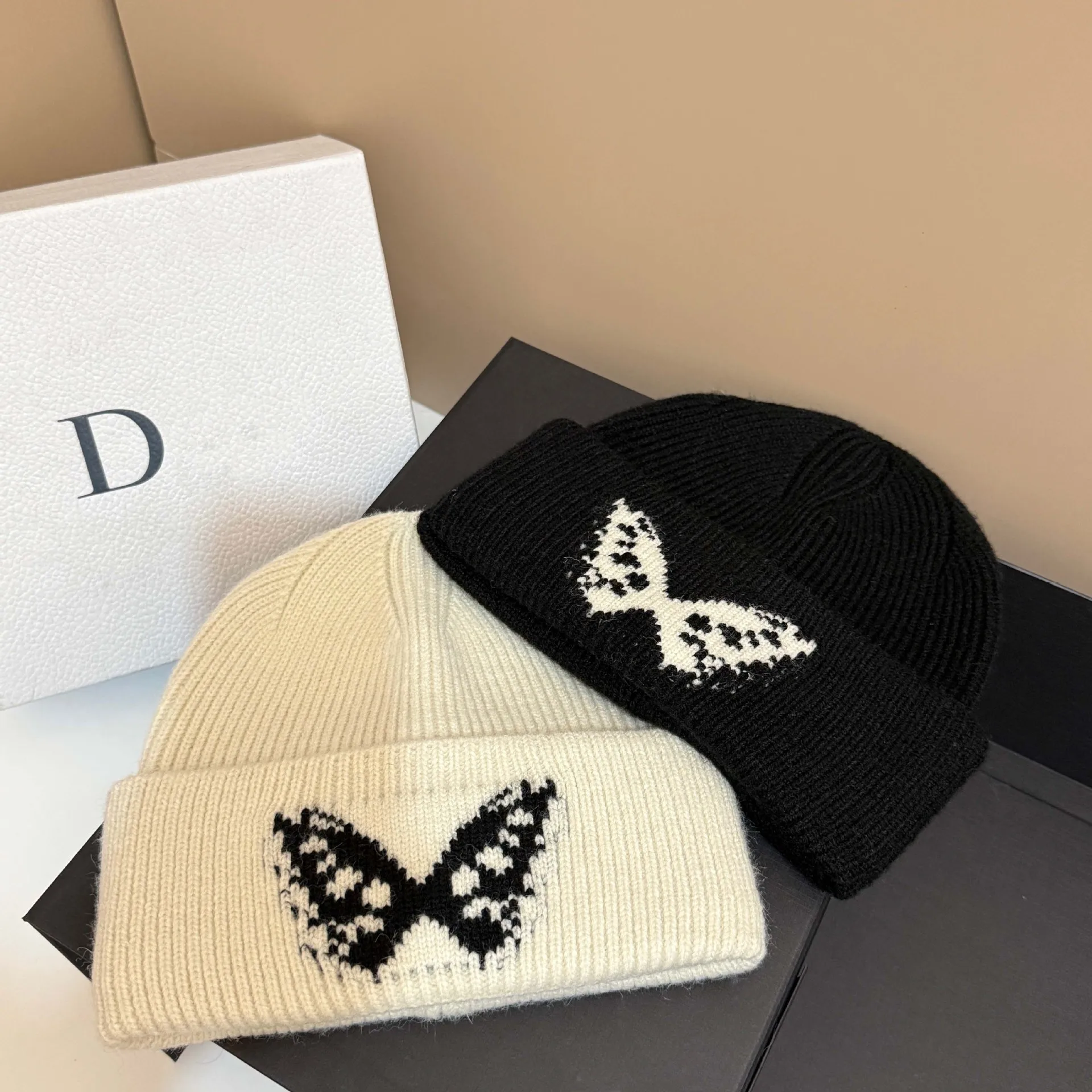 ​Designer Embroidered Bow Knit Cap Winter Warm Ear Protection Light Luxury Beanie Outdoor Balaclava Cold Hat Women Premium
