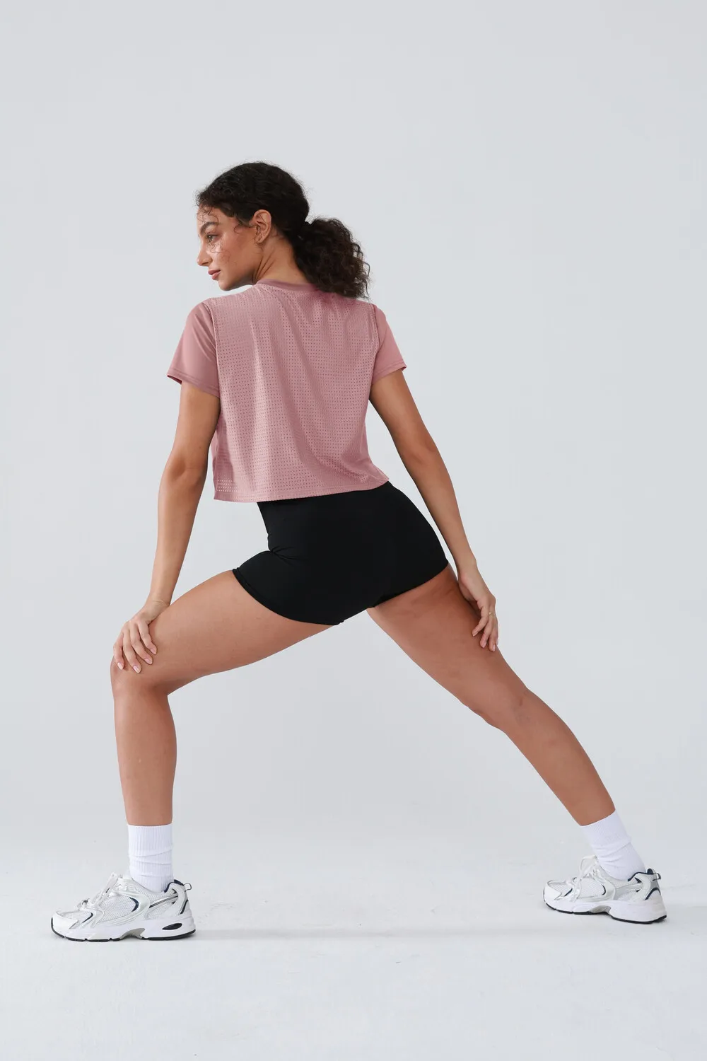 المرأة قصيرة الأكمام اليوغا تي شيرت الصيف بلون رياضة المحاصيل الأعلى تنفس سريعة الجافة تشغيل بلوزة الإناث تجريب الملابس