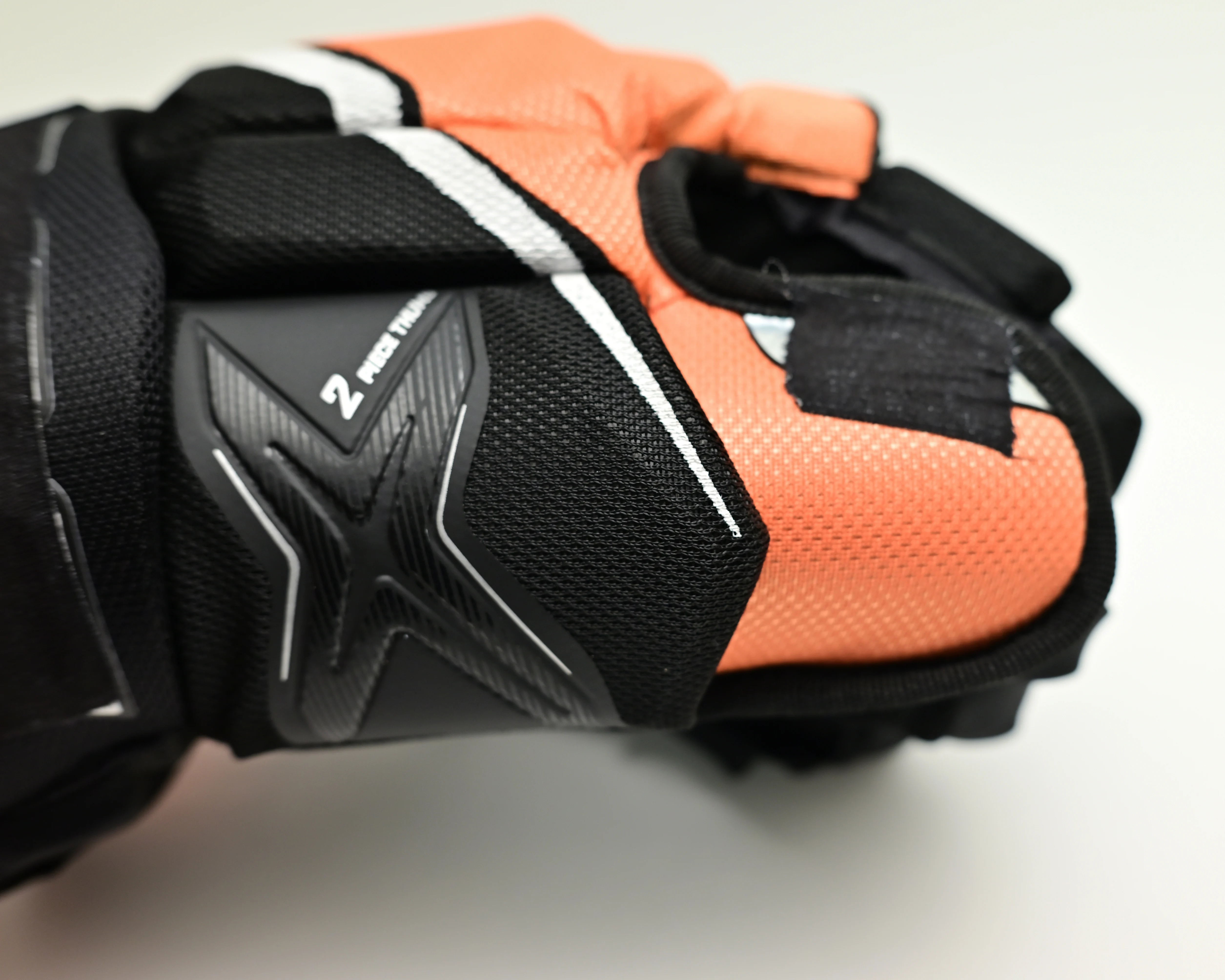 Thumbnail 4 - #9 Top Hockey Gloves Picks for Every Budget