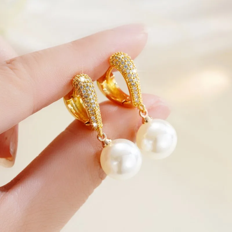 Huitan ästhetische Herzform simulierte Perle baumeln Ohrringe für Dame Temperament Frauen Ohrringe Hochzeits feier trend igen Schmuck