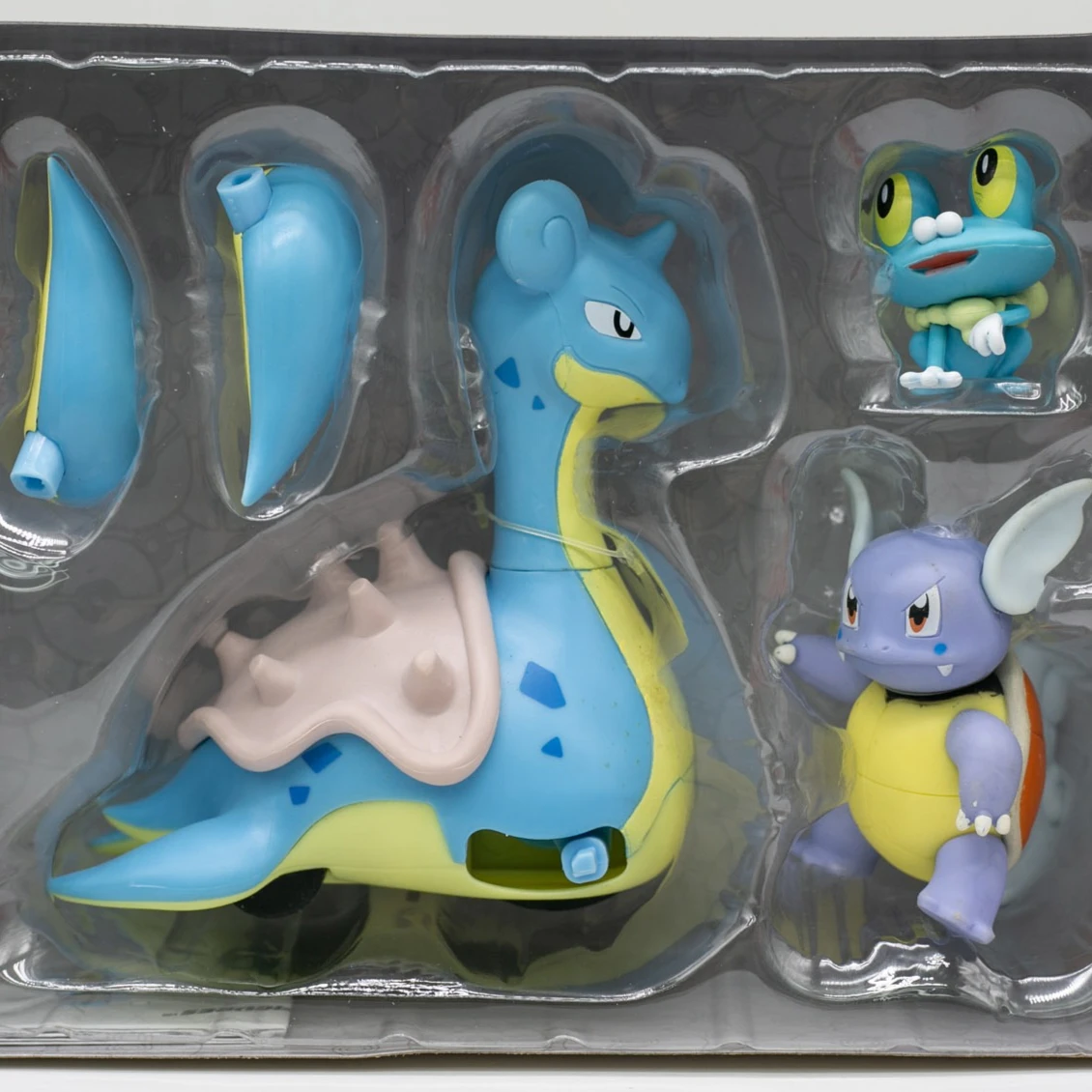 

Набор фигурок Pokémon: Лапрас на транспортном средстве и фигурки для битвы, а также коллекционные аниме-фигурки Фроаки и Вартуртла для фанатов, набор транспортных средств, игрушка для битвы