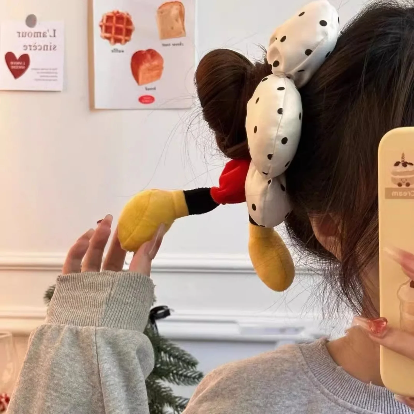 1 Stück niedlicher Cartoon-Puppen-Haargummi, gepunktete Blume – geformter Haargummi, lustiges und Kawaii-Haar-Accessoire für Mädchen – Detail 4