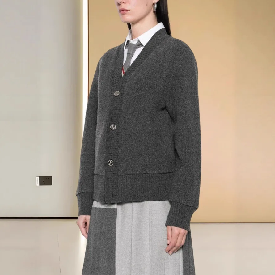 

8201 Gray Coat Autumn Winter British Style Loose Lazy Big V-Neck Puppy Embroidery Button Mid-Length Cardigan