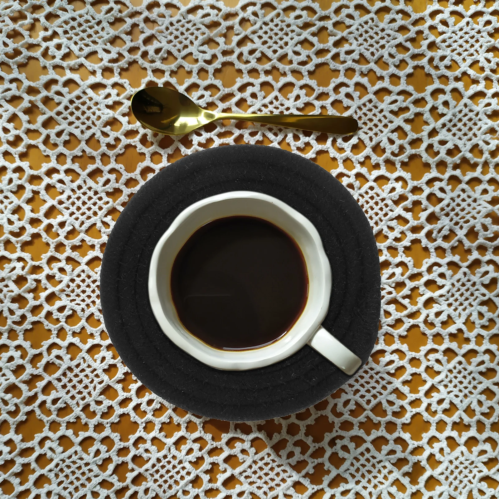 

4Pcs Heat-Resistant Placemat Cotton Woven Round Dining Table Mat Reusable Household Decorative Table Protector