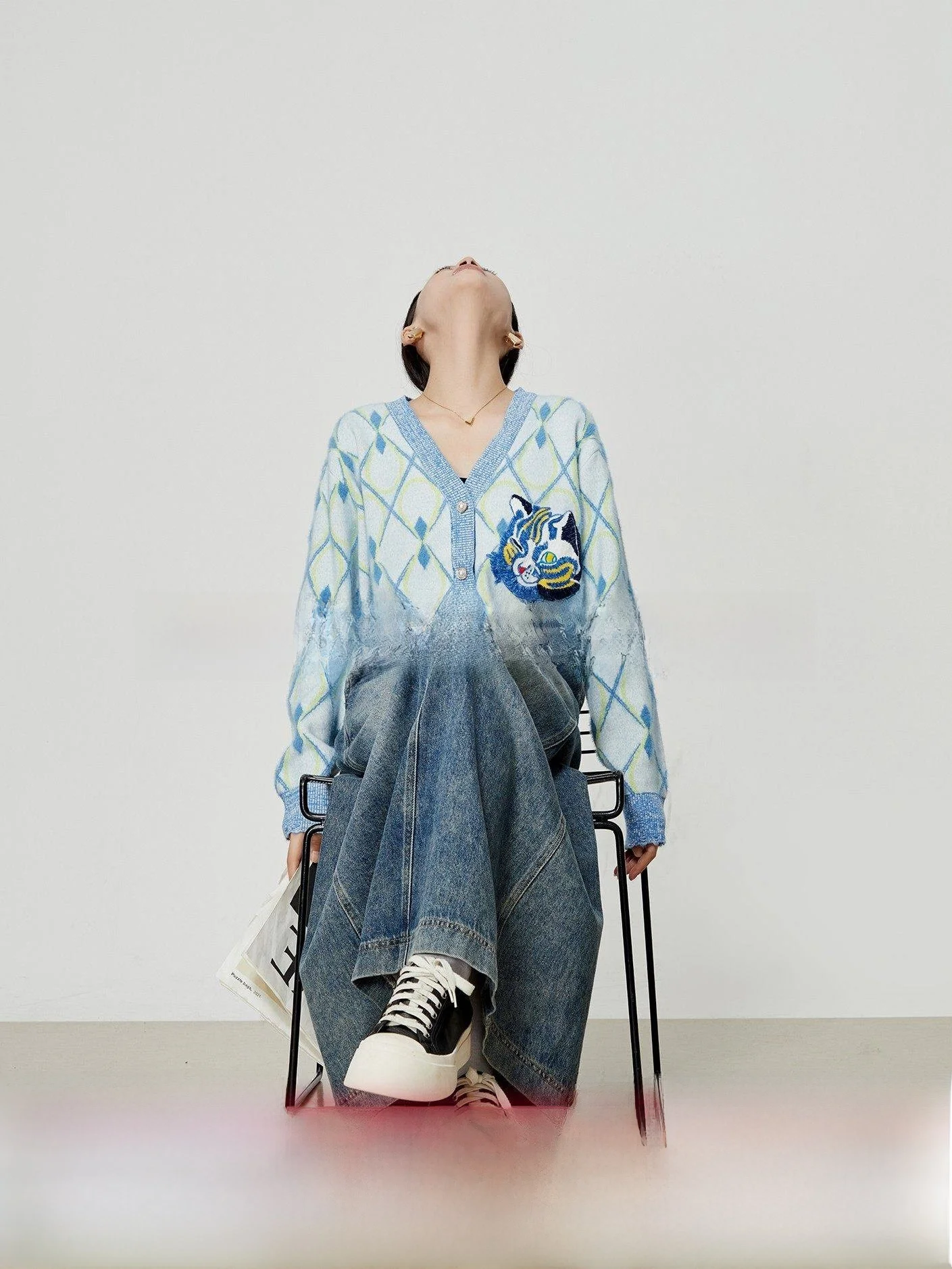 

Женский вязаный свитер с цветным мультяшным принтом, V-образный вырез, длинный рукав, свободный крой, кардиган, новинка для ранней осени, узор «Сле Цзюнь»