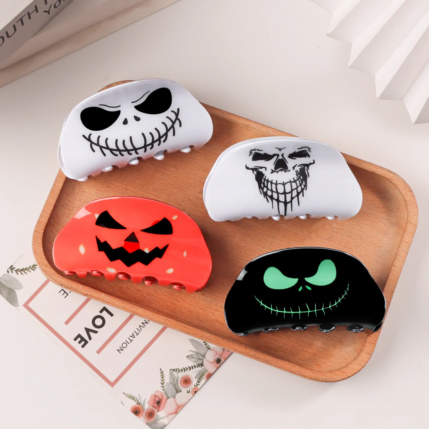 

DuoShang New Style Halloween Horror Pumpkin Ghost Face Hair Claw Halloween Claw Clip Crab Hair Clip for Women Hair Accessories