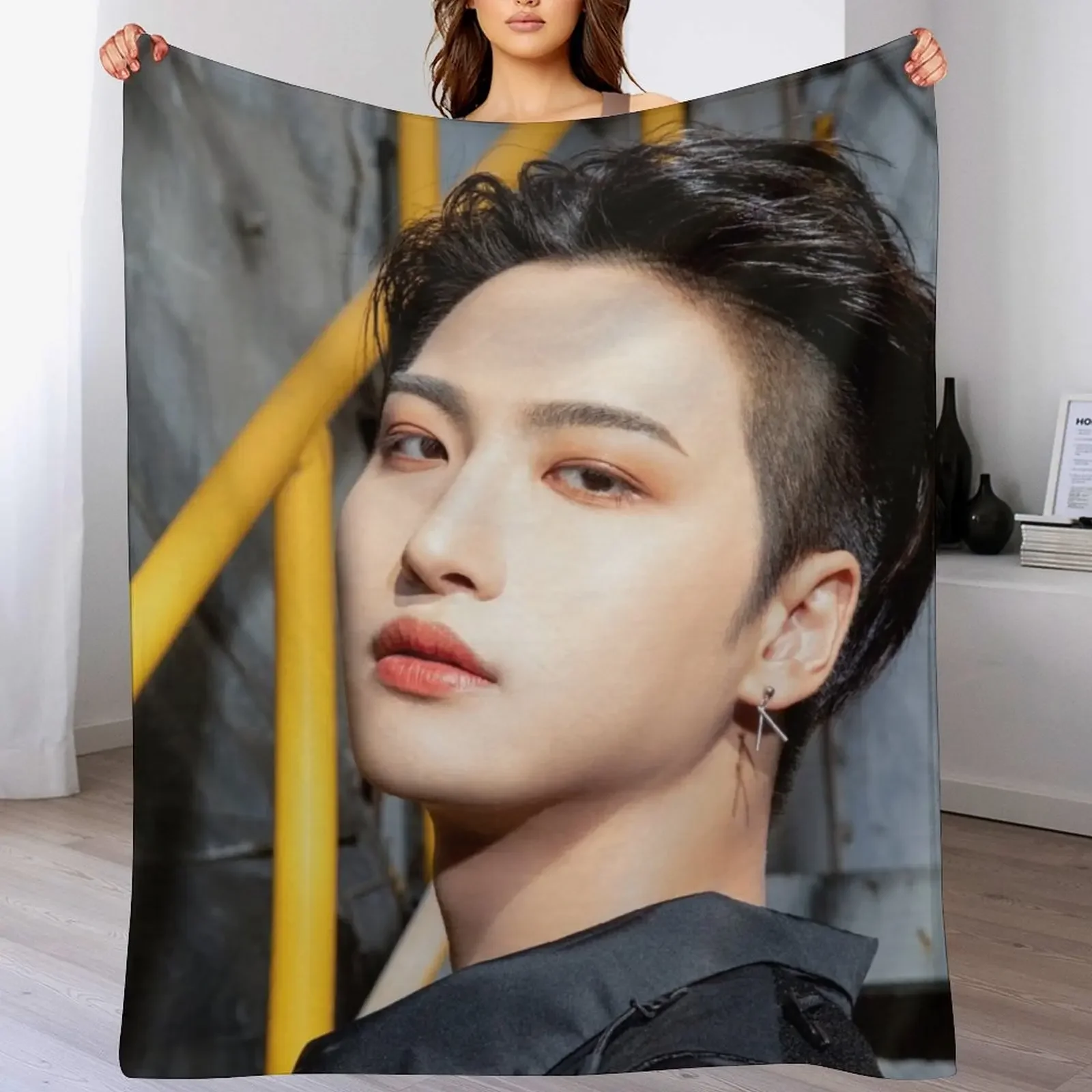 

ATEEZ SEONGHWA THE WORLD EP.1 : MOVEMENT GUERRILLA Throw Blanket Flannel Fleece Soft Warm Throw Blanket