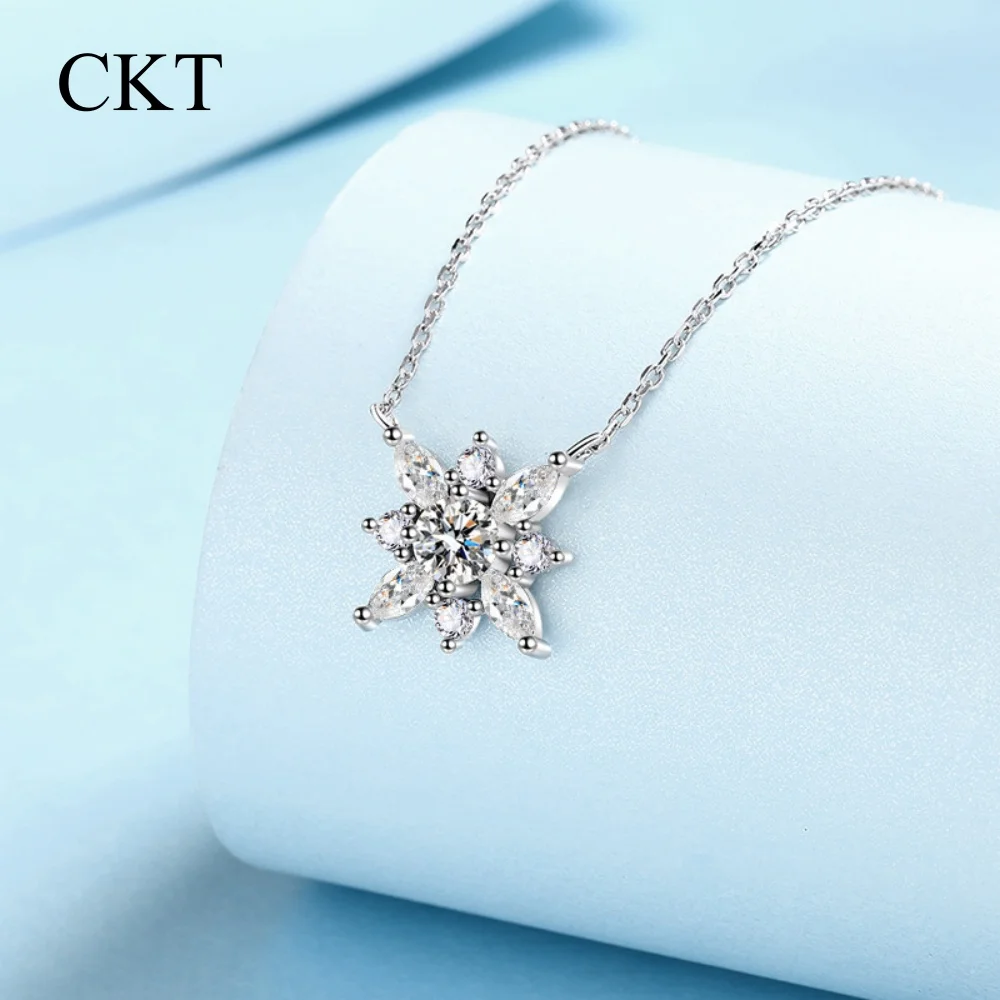 CKT 18K Gold Inlaid Moissanite Necklace, Snowflake Pendant, PT950 Platinum Diamond, Light Luxury Temperament, Collarbone Chain