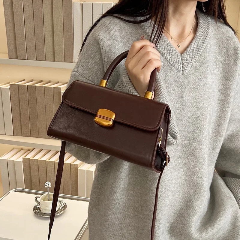 

2025 Hot Selling New Autumn and Winter Versatile Crossbody Bag, Retro and Fashionable Hand-held Small Square Bag