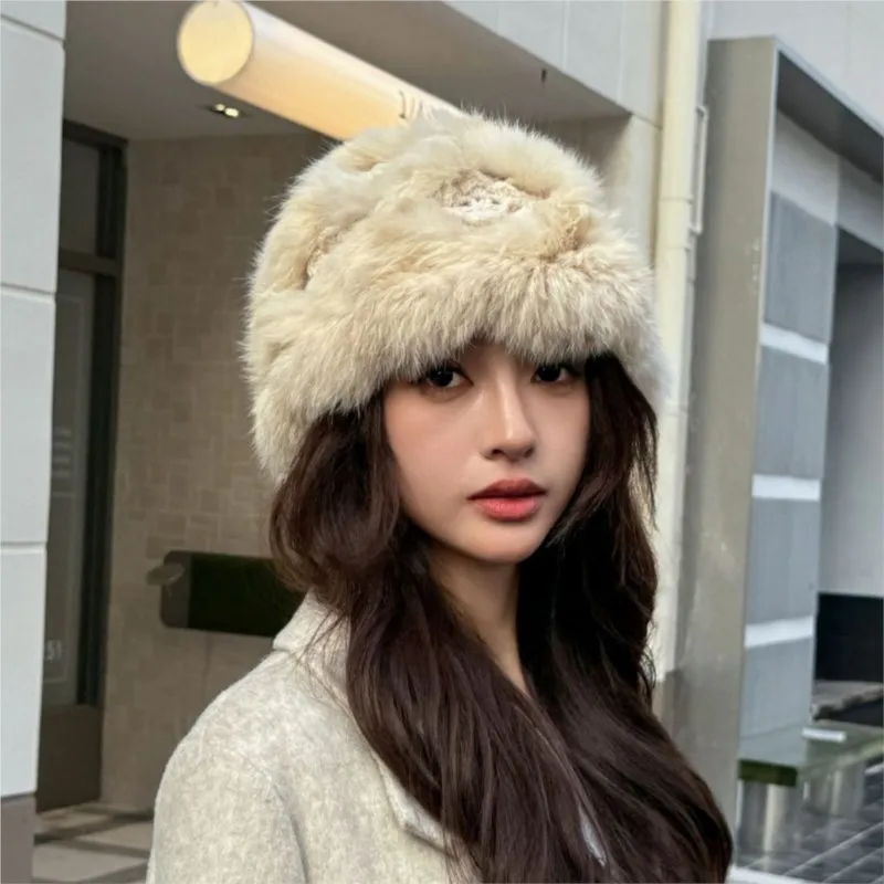 A woolen hat for women to keep warm in autumn and winter versatile ear-protecting small fisherman's that shows off one's face