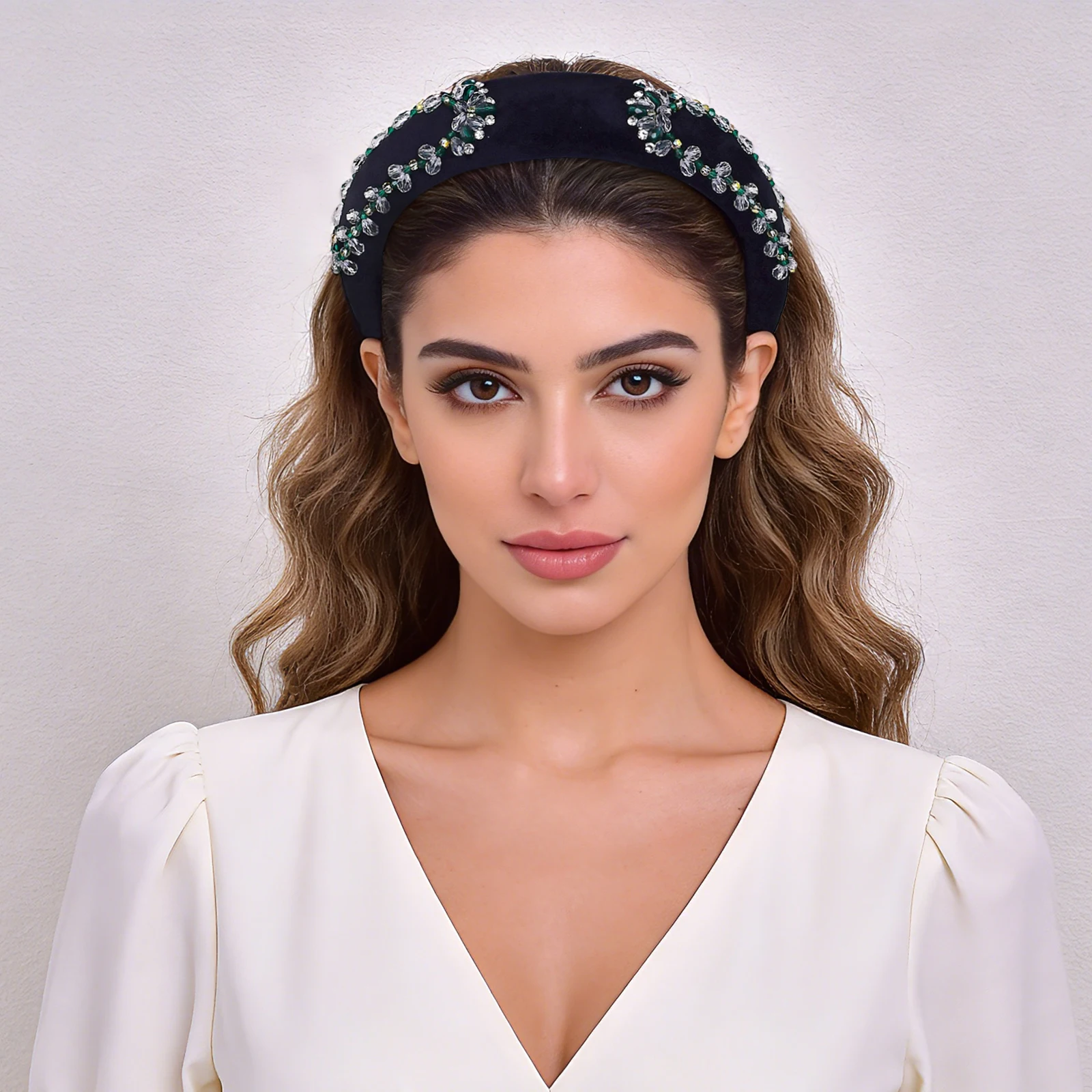

Elegant Crystal Hairband for Women, Sponge-Lined Hair Accessory, Suitable for Holidays, Parties, Everyday Wear, and Gifts SA76