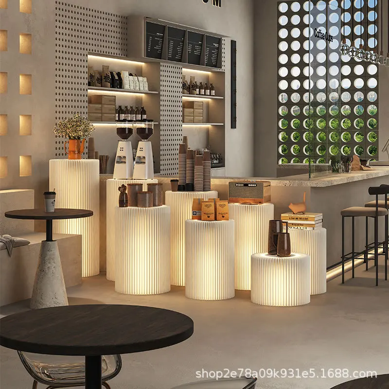 

Wallpaper Is Isolated From A Small Light Source, A Display Stand, Commercial Exhibit, Bouquet, Cloud Display