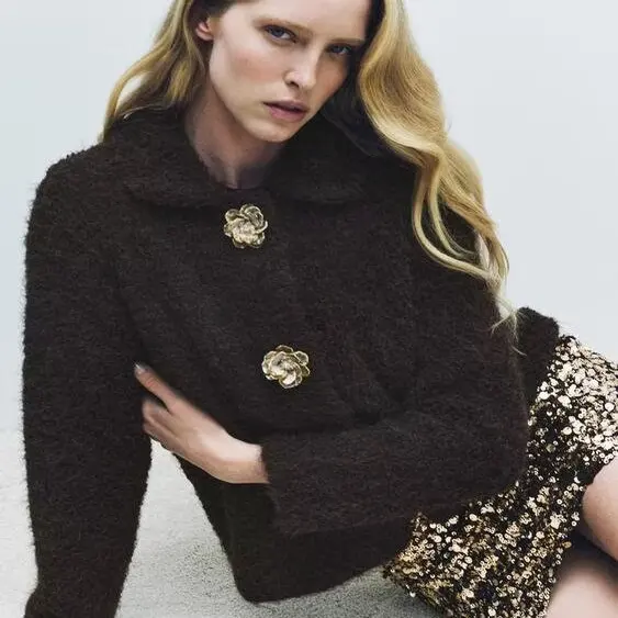 Faionable Knitted Coat for Women Autumn 2025 Sle Streetwear Versatile Button Decorated Flower ape Outerwear