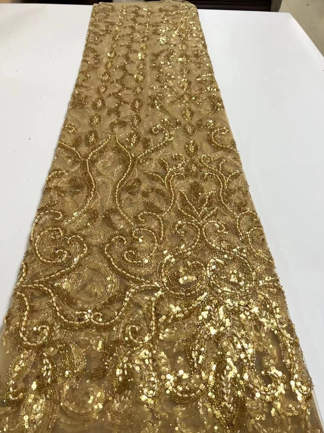 

Latest High-End Sequins Embroidery French Mesh Lace Fabric Latest African Handmade Beads Tulle Lace Fabrics for Party DX