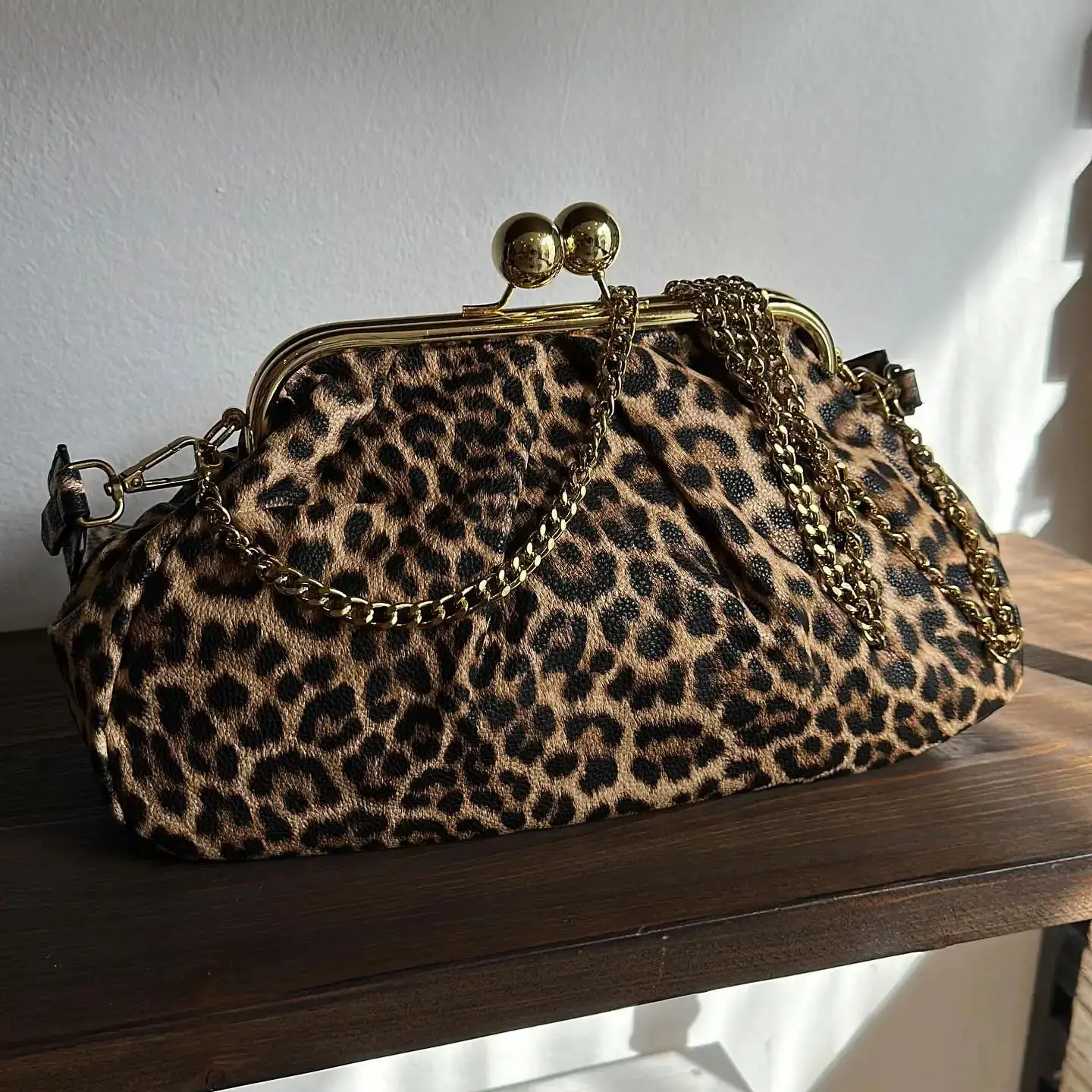 

ОЧЕНЬ В ВИНТАЖНОЙ Коричневая кожаная сумка с леопардовым узором, клатч в металлическом каркасе с замком-поцелуем и металлической ручкой, вечерние клатчи 36x20x10 см