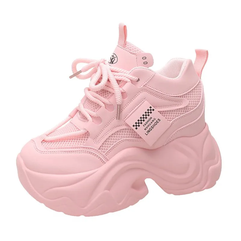 جديد 2026 حذاء رياضي نسائي من الجلد الشبكي المكتنز بلون داخلي زيادة أحذية نسائية بيضاء غير رسمية منصة المدرب حذاء للمشي