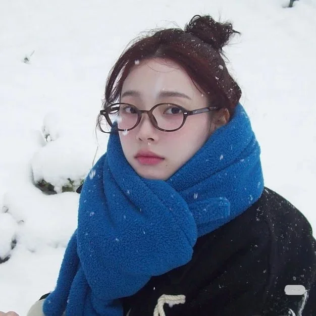 

Liu Zhimin Ins Klein Blue Soft Plu Octopus Design Scarf Versatile High-End Feeling Ne Warmer for Autumn And Winter