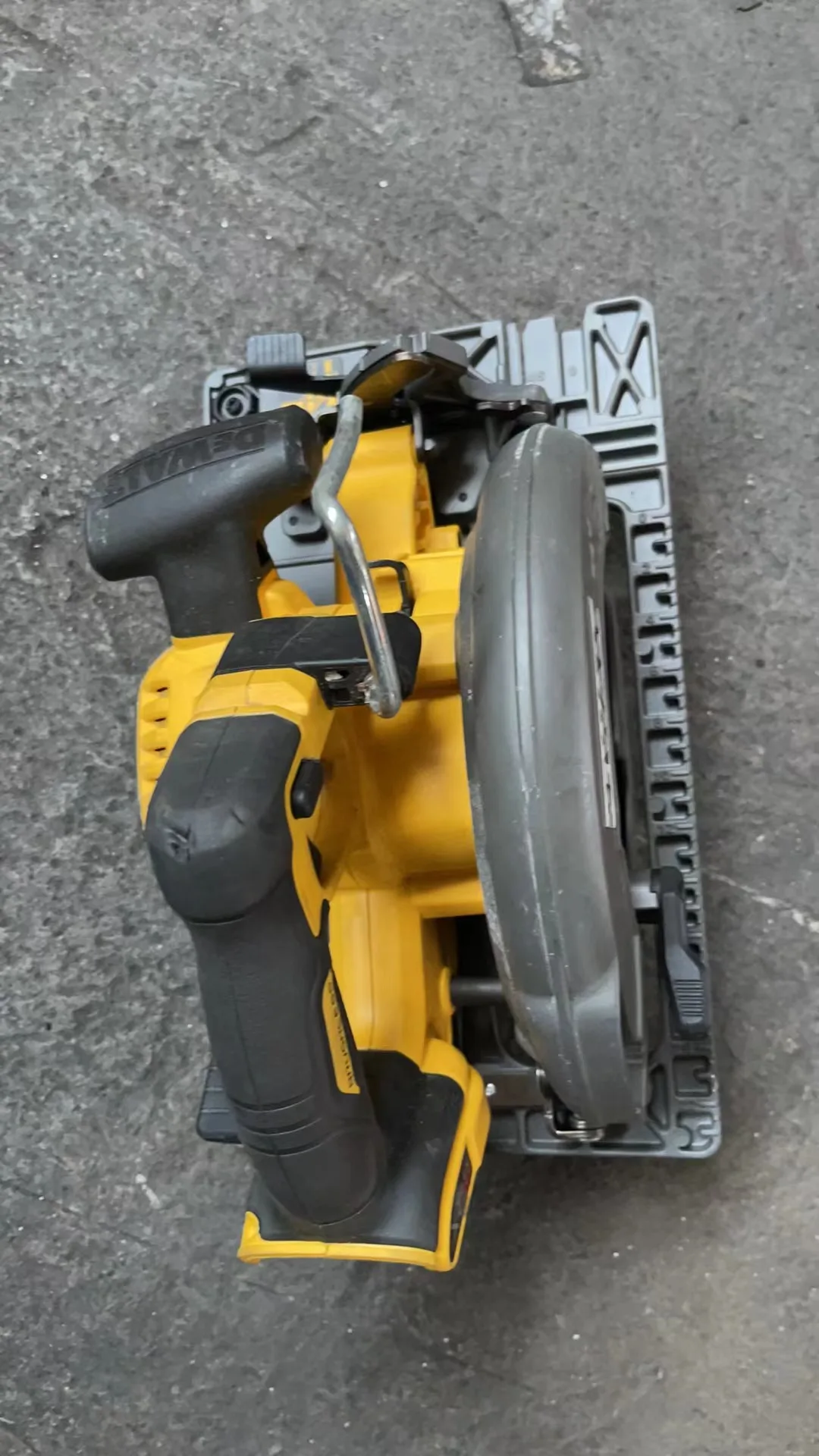 DeWalt DCS579N 54v/60V 190mm XR FlexVolt High Power Circular Saw Bare Second hand,  body only