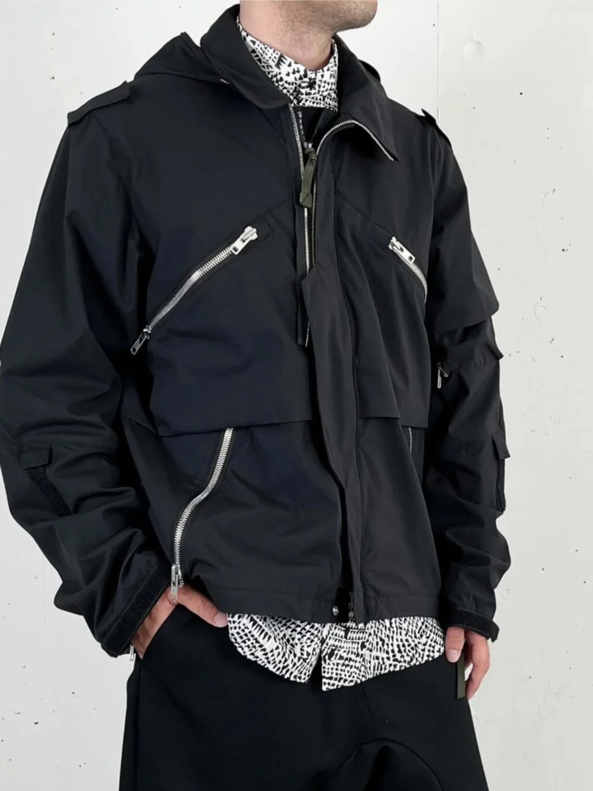 NJWN J1WBE Outdoor Windproof Waterproof Breathable Hooded Jacket Functional Polyester Fiber Long Sleeve Zipper Closure Jacket