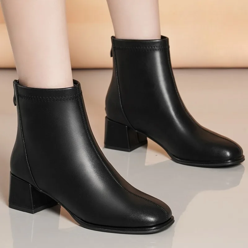 2024 New Autumn Low-barrel Elastic Thin Leather Women\'s Boots Square Head Rear Zipper Brytyjska moda Krótkie buty dla kobiet