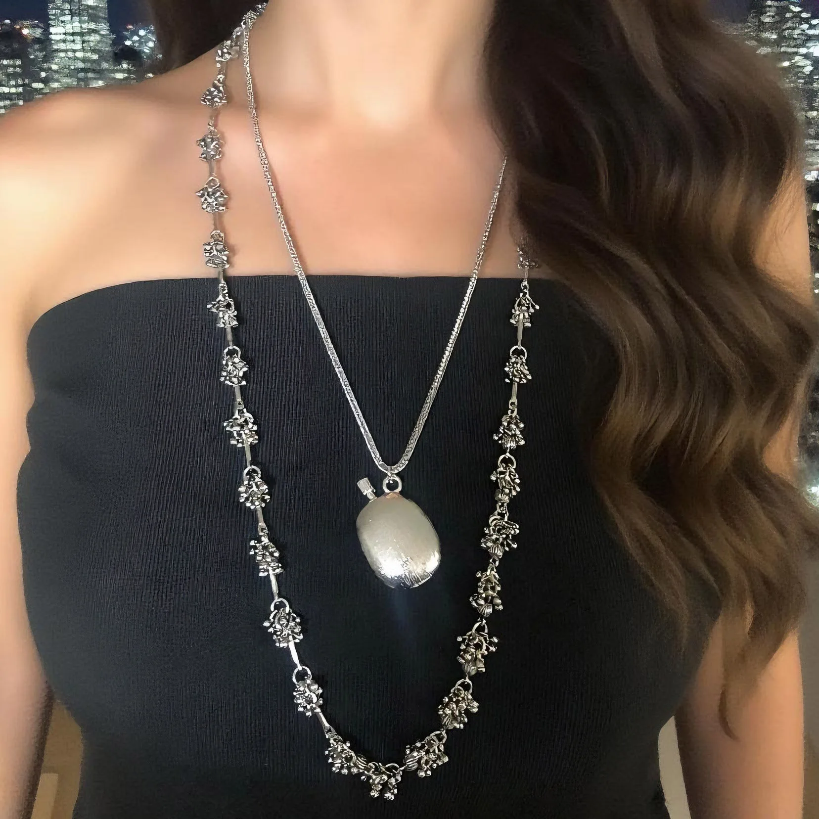 Unique and aloof alloy wine flask pendant, floral stamen chain double-layer necklace, light luxury high-end design