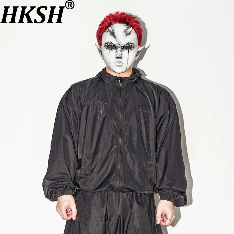 

HKSH Весна Aummer New Man Tide Темный стиль Легкая спортивная куртка с капюшоном на открытом воздухе Трендовый принт Элегантное модное пальто Ins HK13708