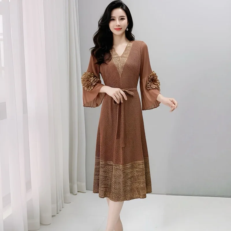 مياكي الطيات 2025 خريف جديد الخامس الرقبة مطرز فساتين مقياس السمك الطيات أنيقة التعادل الخصر مطاطا فستان طويل أضعاف المناسبات الرسمية