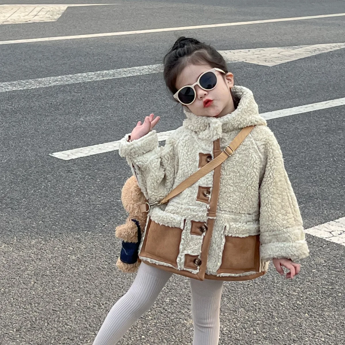 Baby Girl Winter New Style Reversible Coat Thick Fashion and Warm Comfortable Hat White and Brown Kids Clothes