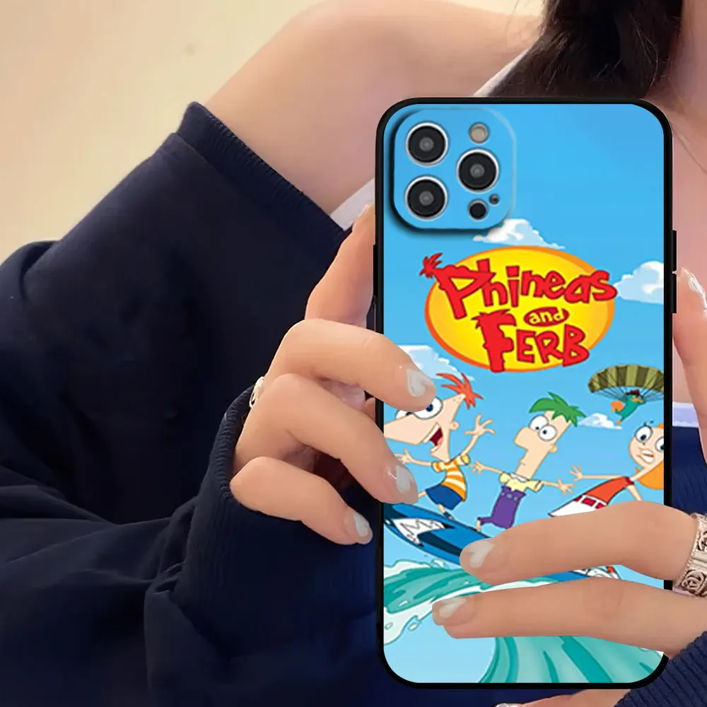 حافظة هاتف كارتون P-Phineas وF-Ferb لهاتف آيفون 16 11 12 13 14 15 Pro Max Plus غلاف ناعم أسود