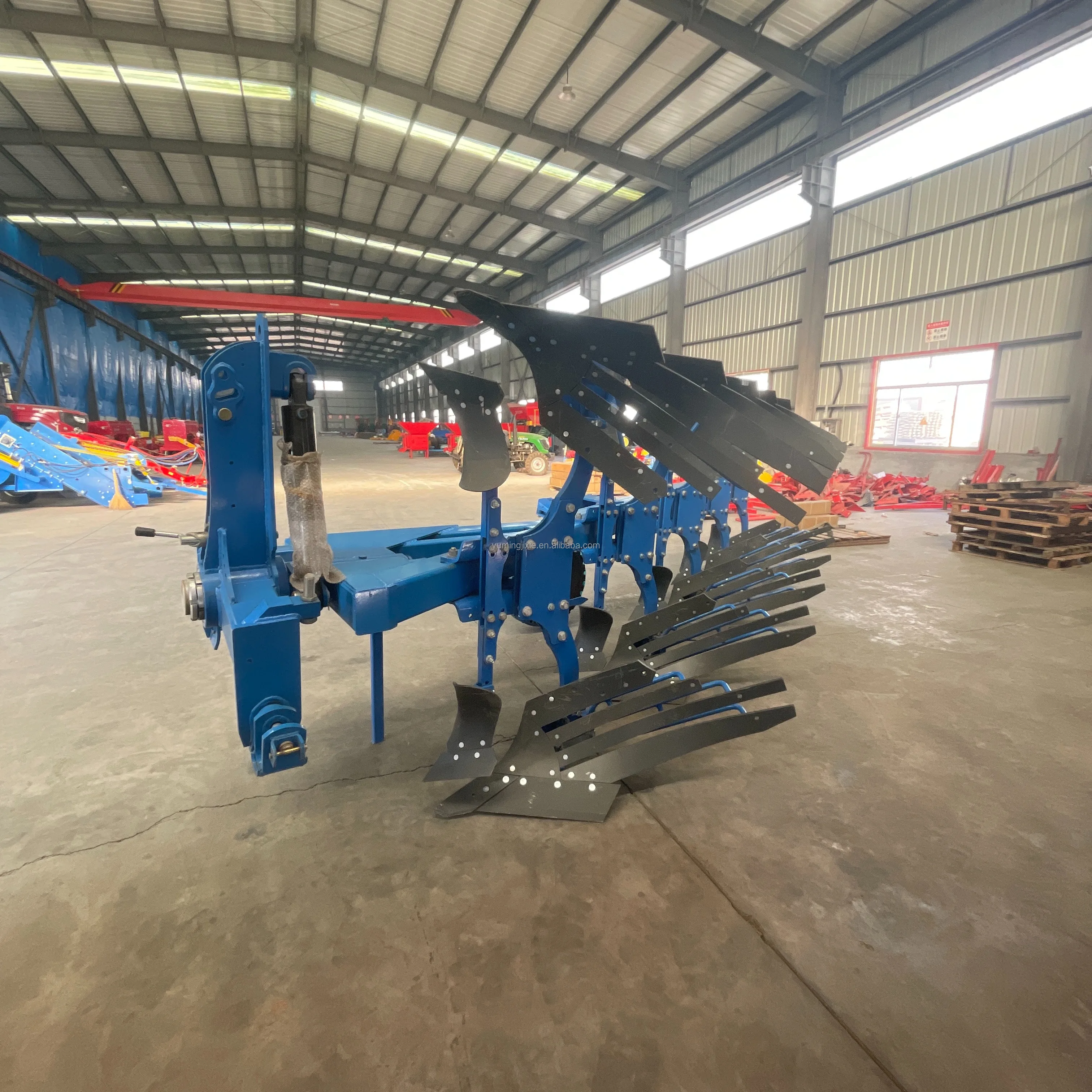 Hydraulic Reversible Turning Plough Machine Share Plow Hydraulic Flip Plow For 200HP Tractor Mounted With Limited Depth