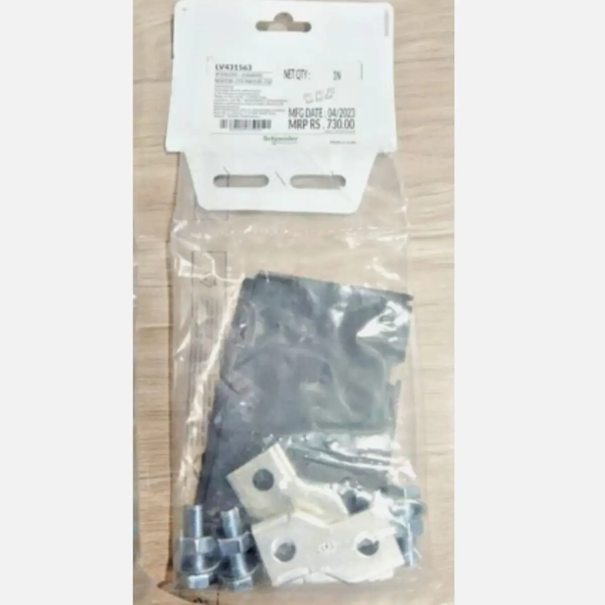 

LV431563 connection accessories, Compact NSX 100/160/250, EasyPact CVS 100/160/250, spreaders, 45 mm pitch, flat connection, 3 p