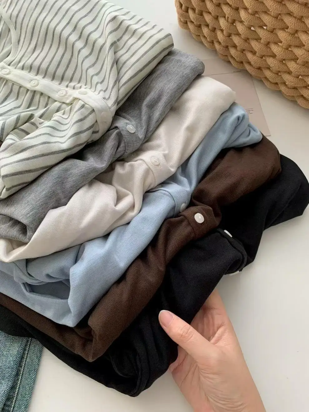 قميص أساسي من الصوف الحريري للنساء للخريف والشتاء برقبة دائرية وأزرار، قميص تريكو نحيف، لون سادة مخطط بأكمام طويلة #6