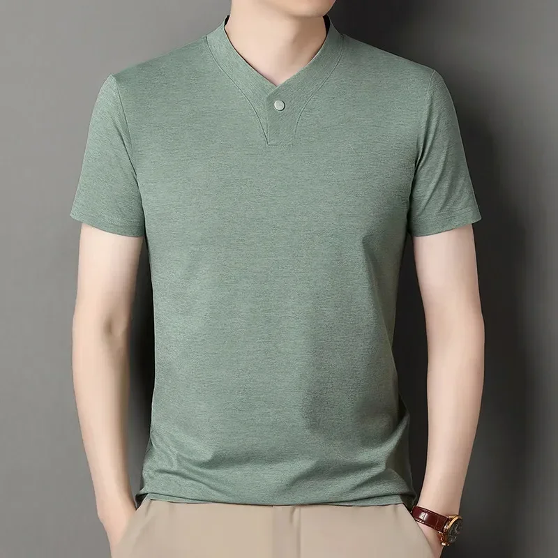 Immagine 4: T-shirt da uomo a maniche corte con scollo a V e un bottone, stile coreano 2026, casual e alla moda, tinta unita, versatile per l'estate